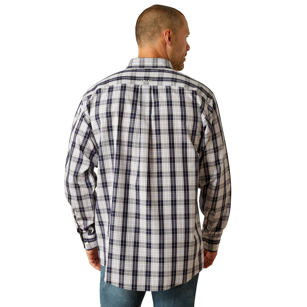 Smoking Nero Classico con Camicia Bianca Smoking Nero Classico con Camicia Bianca